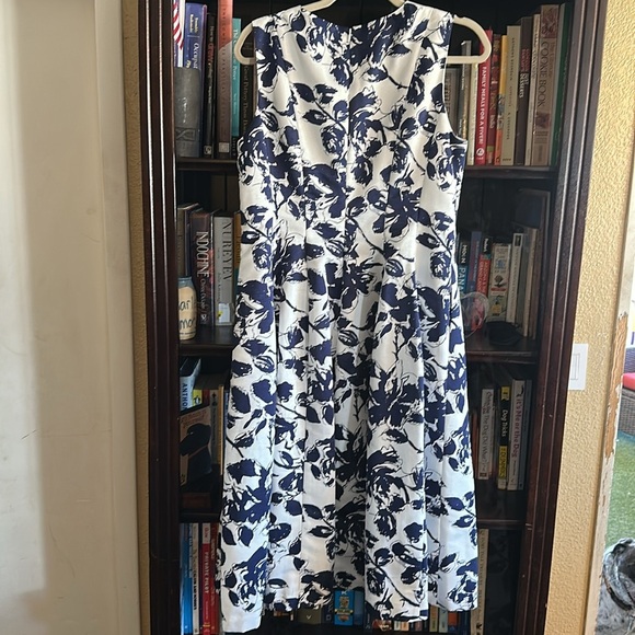 Gorgeous Eliza J fit n flare patterned dress. Size 12 - Picture 5 of 6
